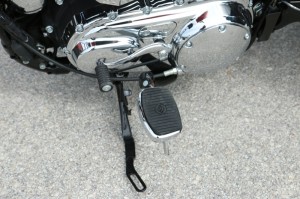 New mini-footboards move the rider position 3" forward, and make it easier for the rider to place feet flat on the ground and reach the sidestand